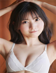被男同桌扯乳罩捏胸玩乳漫画